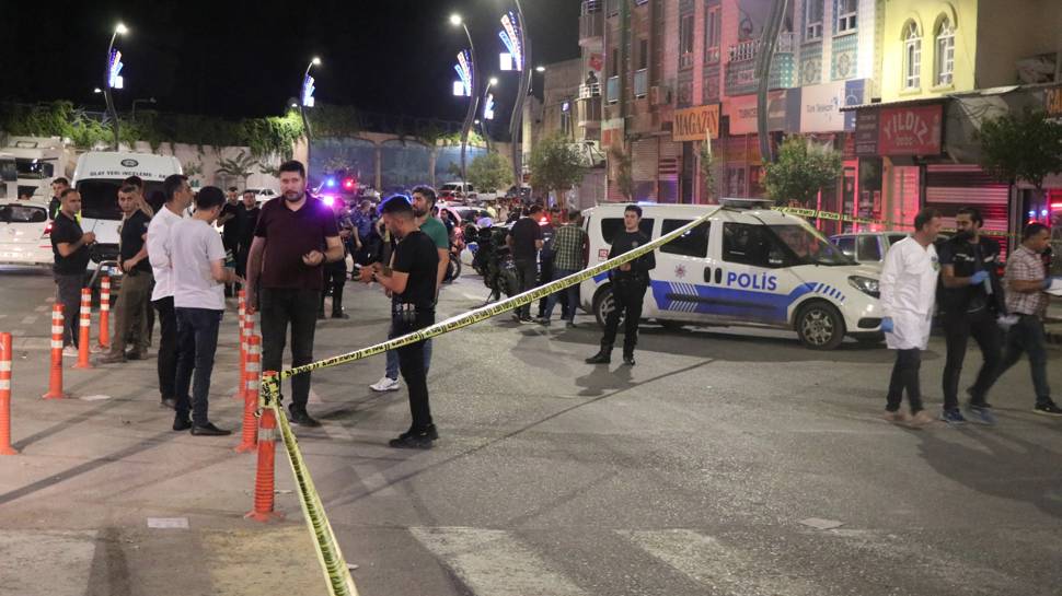 Şanlıurfa'da akraba kavgasında 1’i polis 3 yaralı