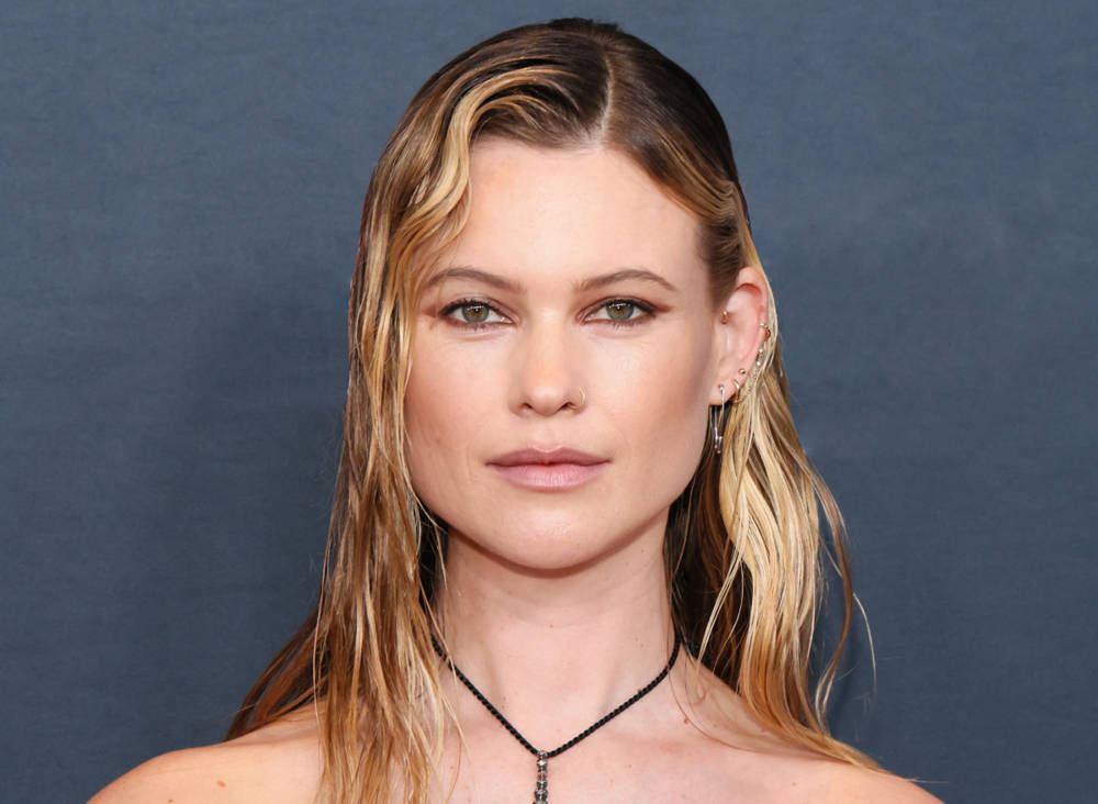 Behati Prinsloo kimdir?