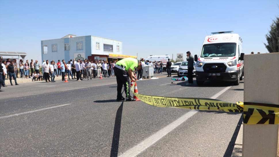 Diyarbakır'da otomobil ile kamyon çarpan yaya öldü