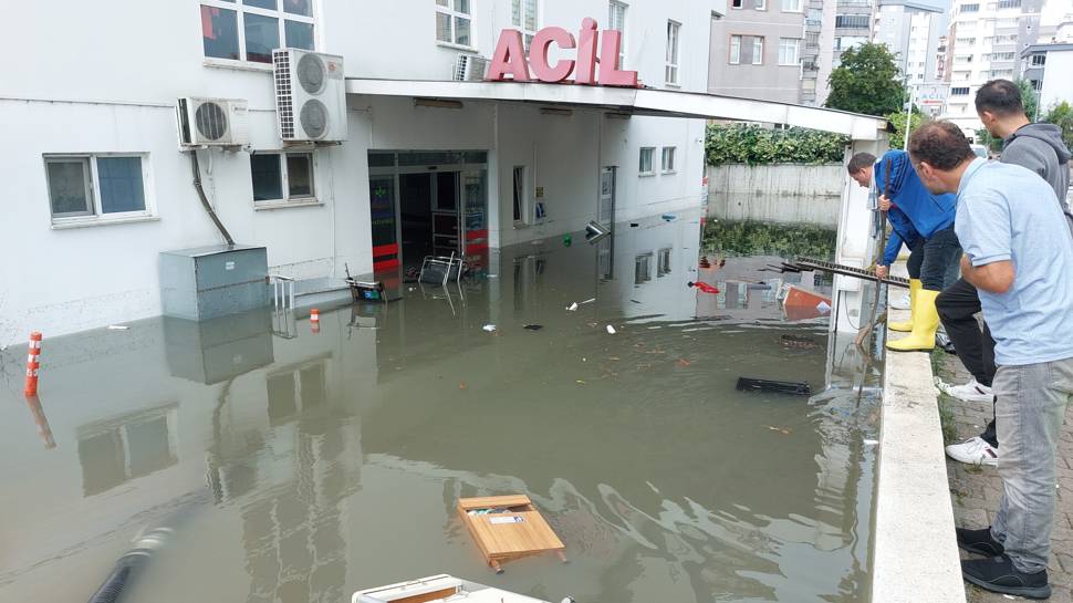 Samsun'da acil servisi su bastı...
