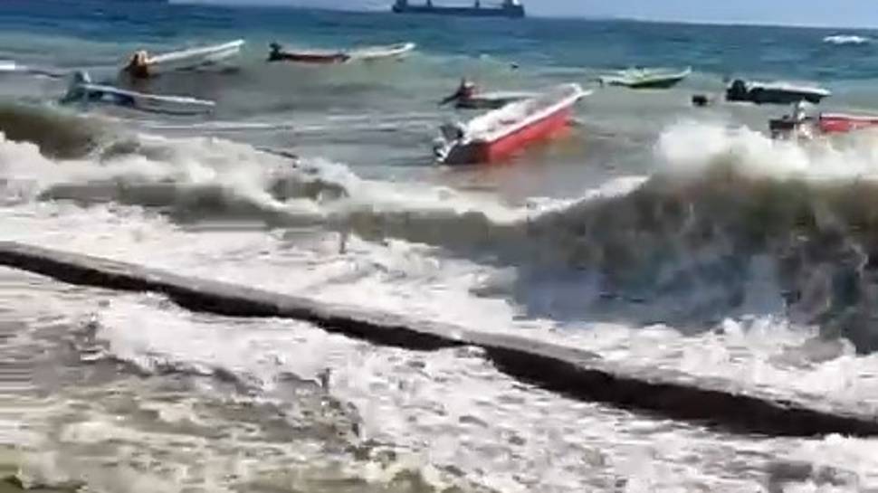 Bursa'da dalgalar sahil yoluna taştı