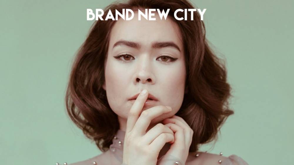 Mitski – Brand New City şarkı sözleri Türkçe çeviri