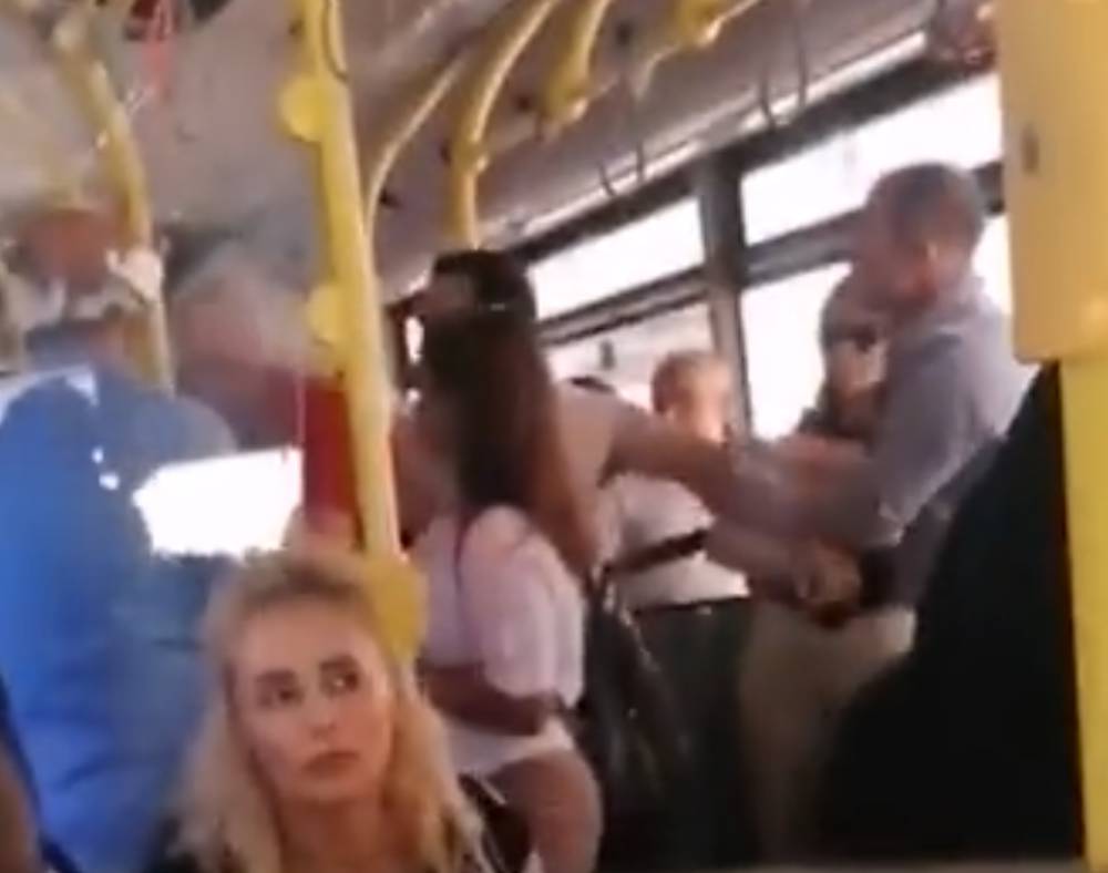 Otobüste sinir krizi geçirdi ! ''Beni lezbiyen yapamayacaksınız'' 