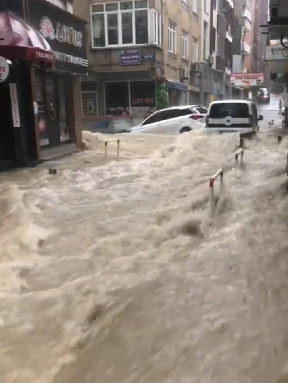 Samsun'u vuran selin yeni görüntüleri ortaya çıktı