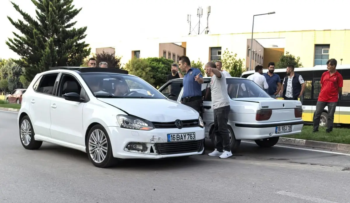 Daha önce ehliyetine el konulan sürücü, alkollü kaza yaptı...