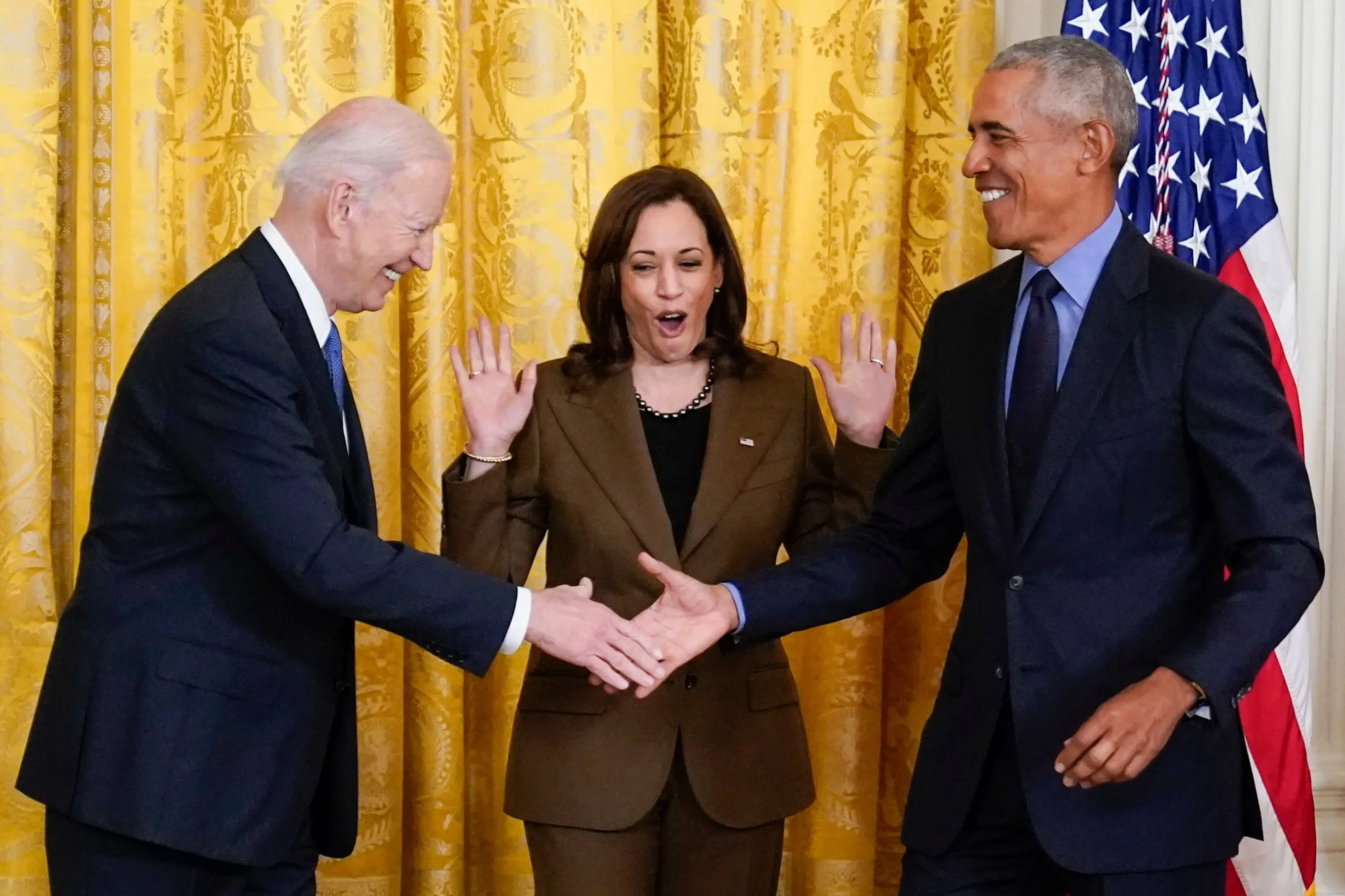 Obama'dan siyahi erkeklere ''Kamala Harris'' teşviki!