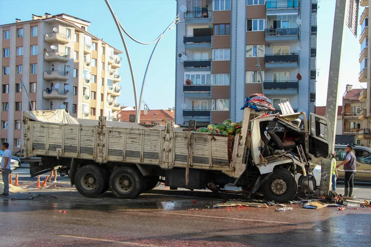  KAMYON KASASI KAĞIT GİBİ OLDU 