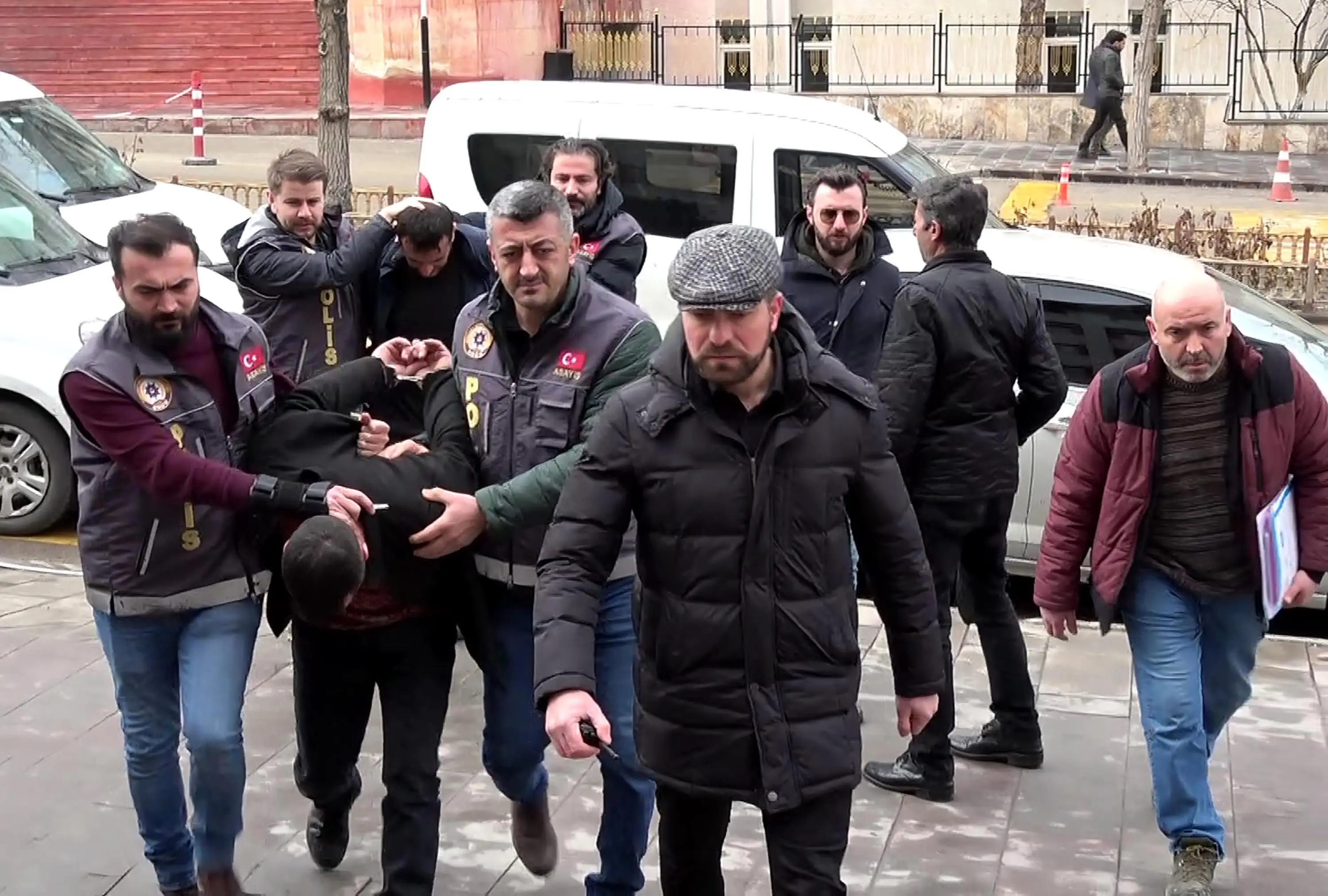 Erzurum'da şarjörü doldurup kardeşine verdi, eşini öldürttü