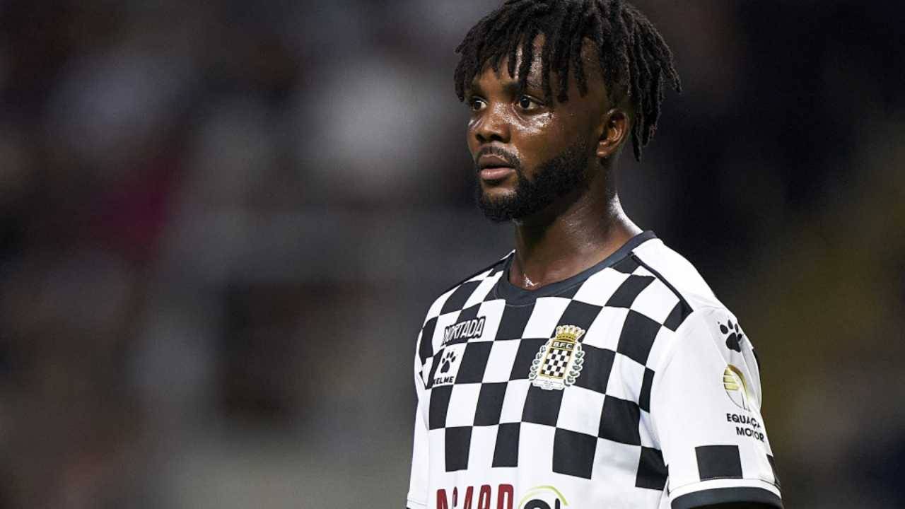 Chidozie Awaziem kimdir?