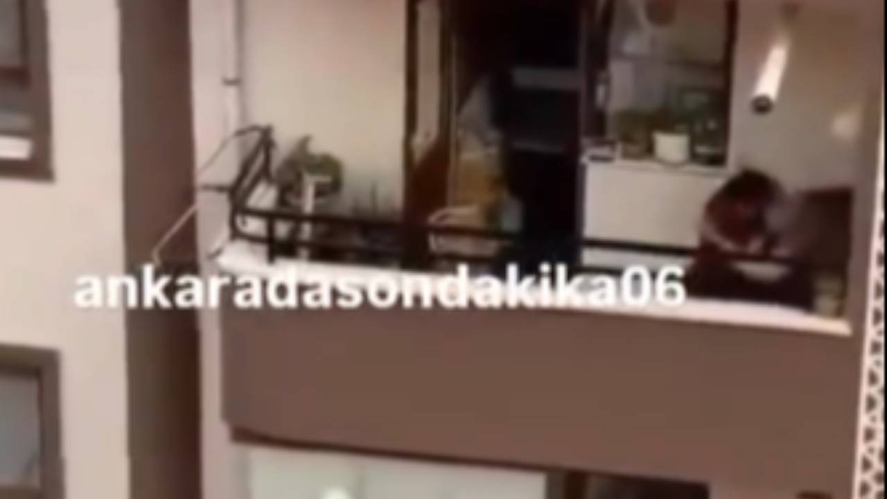 Mamak'ta kadının annesini defalarca bıçakladığı anlar kamerada!