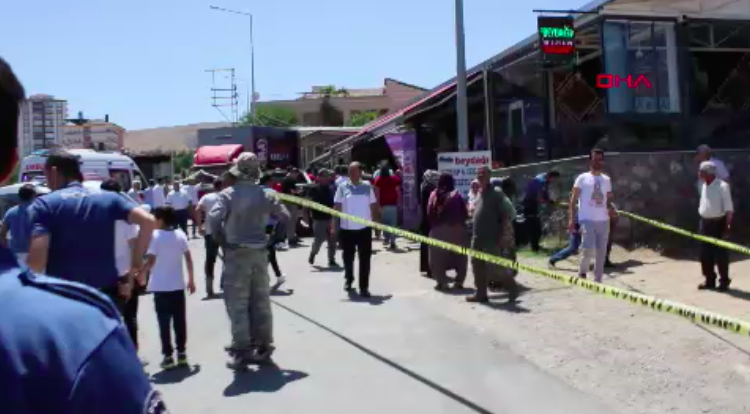 Polis memuru annesiyle birlikte 2 akrabasını öldürdü