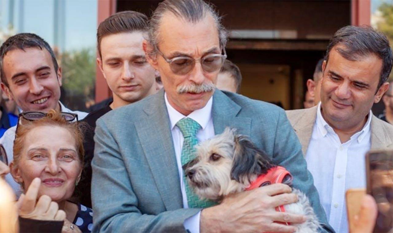 Erdal Beşikçioğlu, sokak köpeklerini 'bekçi' olarak işe alacak!