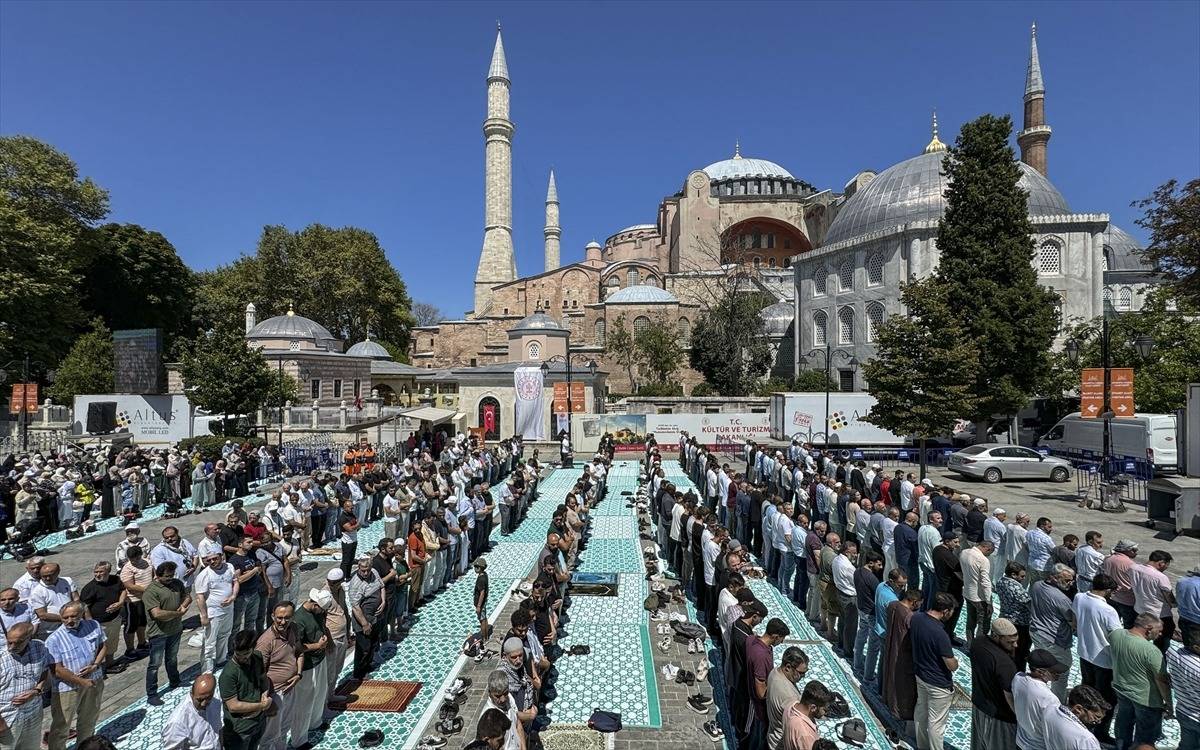 İsmail Haniye için Ayasofya ve 81 İlde Gıyabi Cenaze Namazı Kılındı.