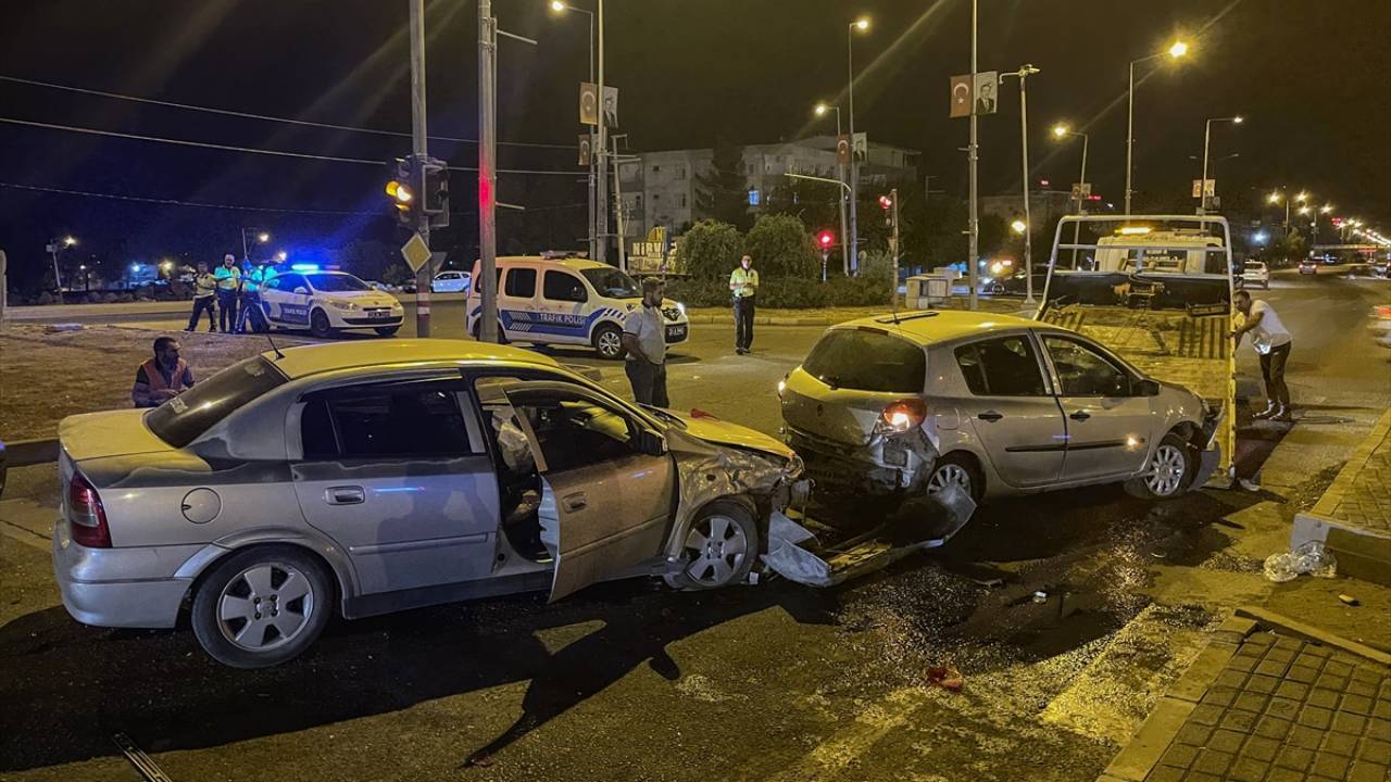 3 aracın kazaya karıştığı Diyarbakır'da 7 kişi yaralandı...