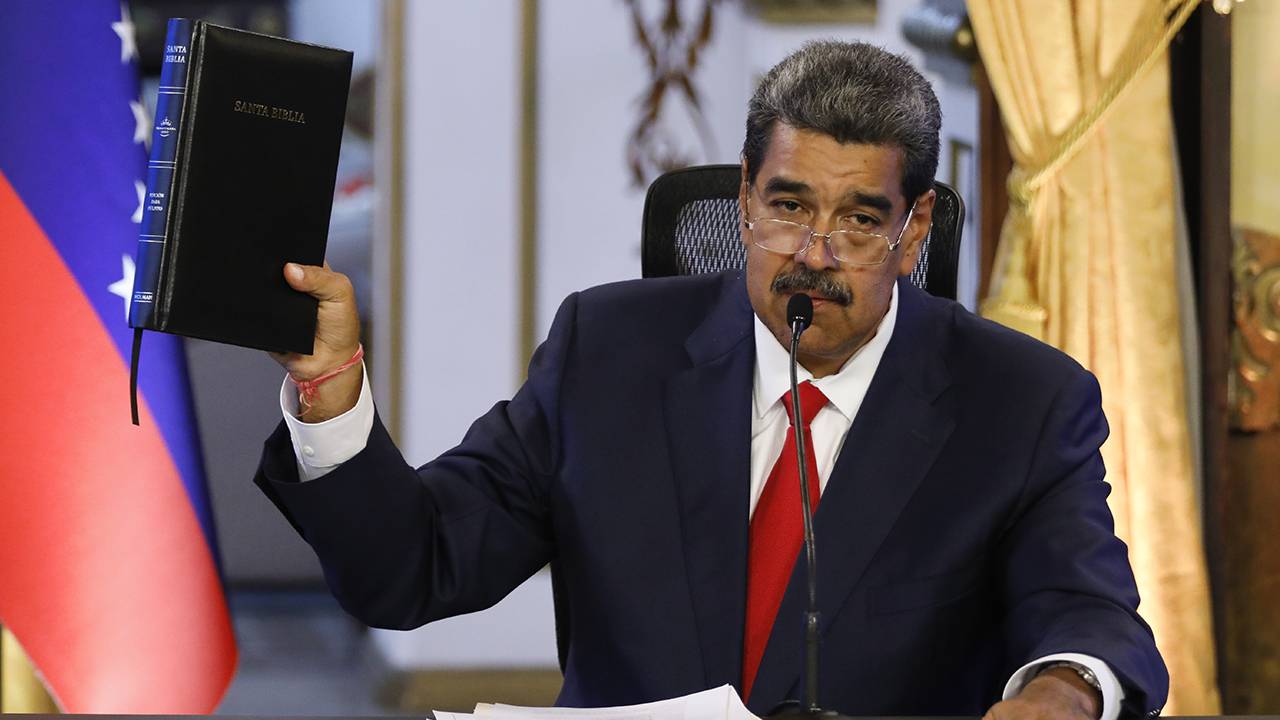 Maduro: Ülkenin zenginliklerini ''faşistlere'' teslim etmeyeceğiz