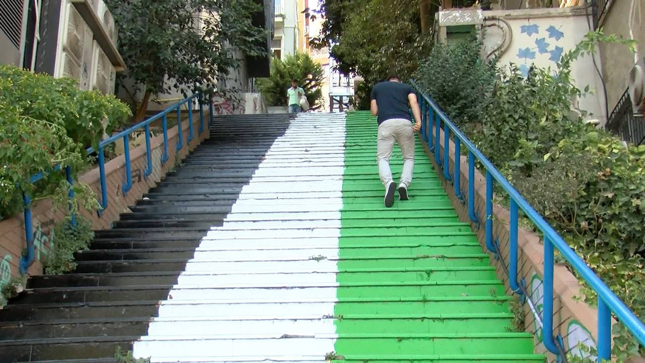 Beyoğlu Belediyesi, Filistin bayrağını merdivenlerden sildi