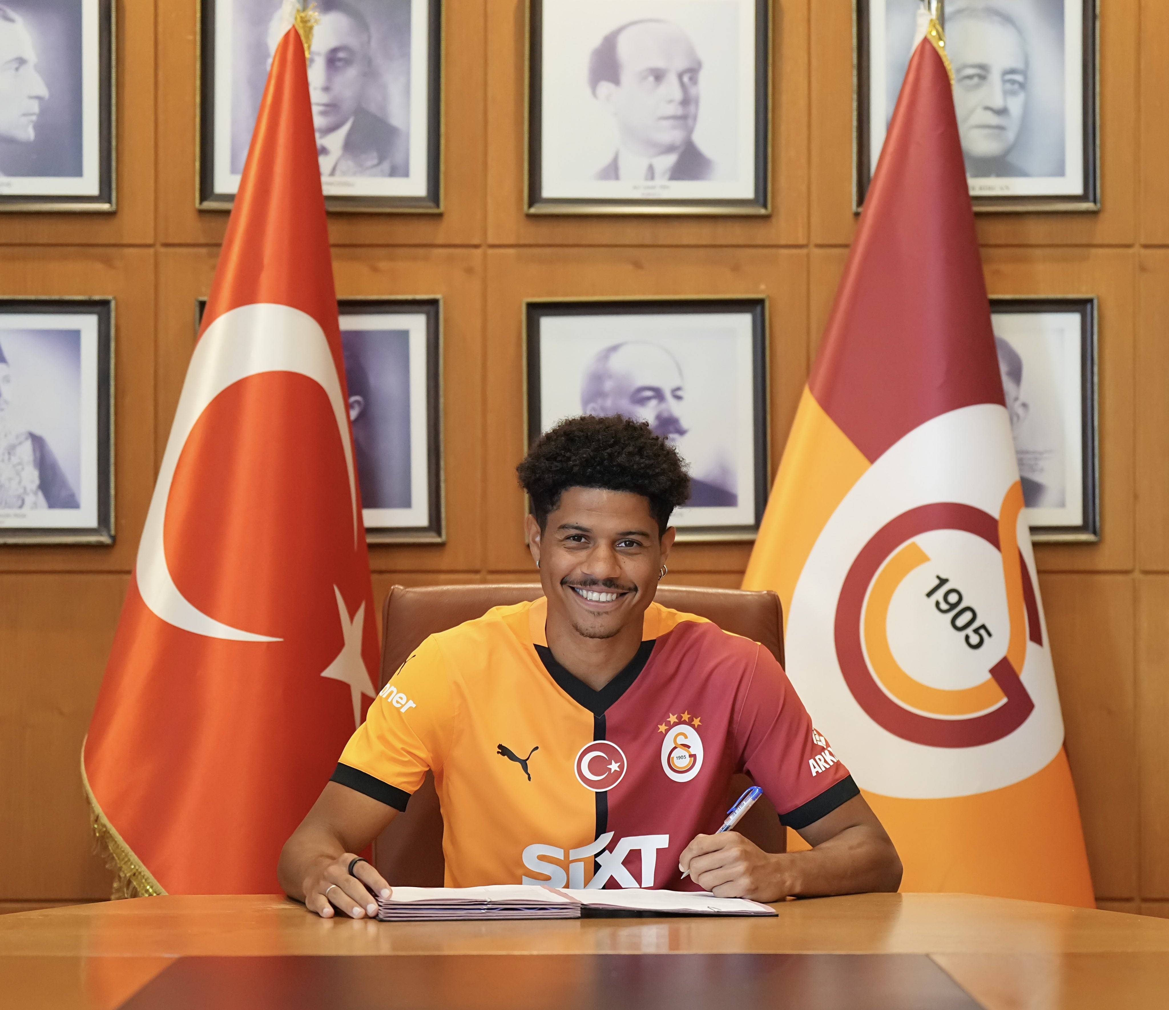 Galatasaray'ın yeni transferi Sara tarihe geçti