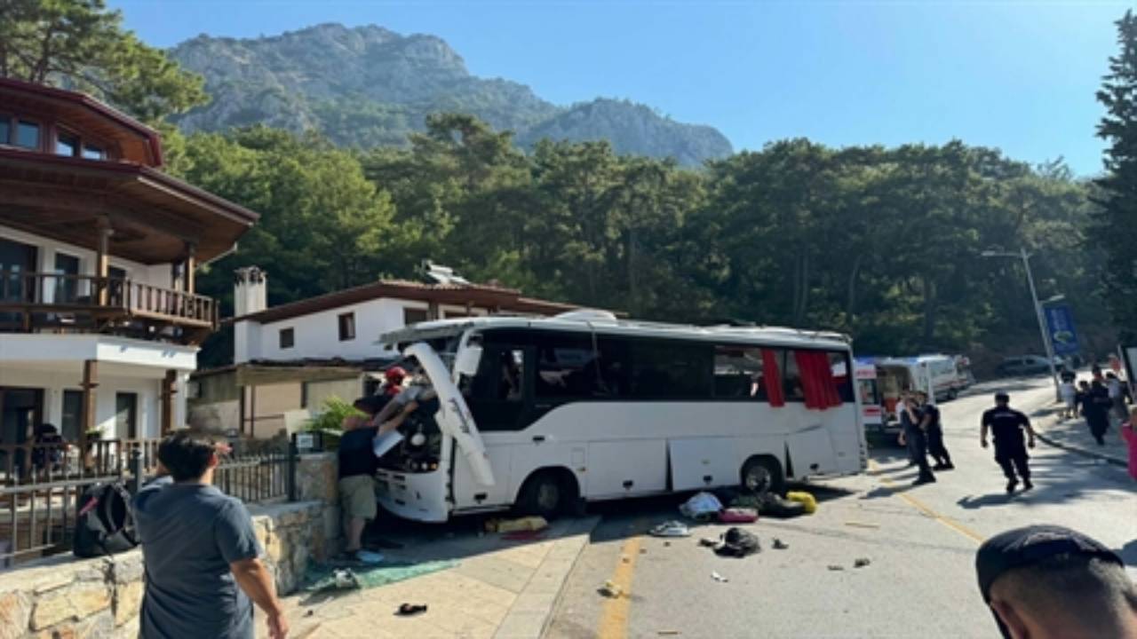 Muğla'daki tur otobüsü kazasında şoför ve otobüs sahibi tutuklandı