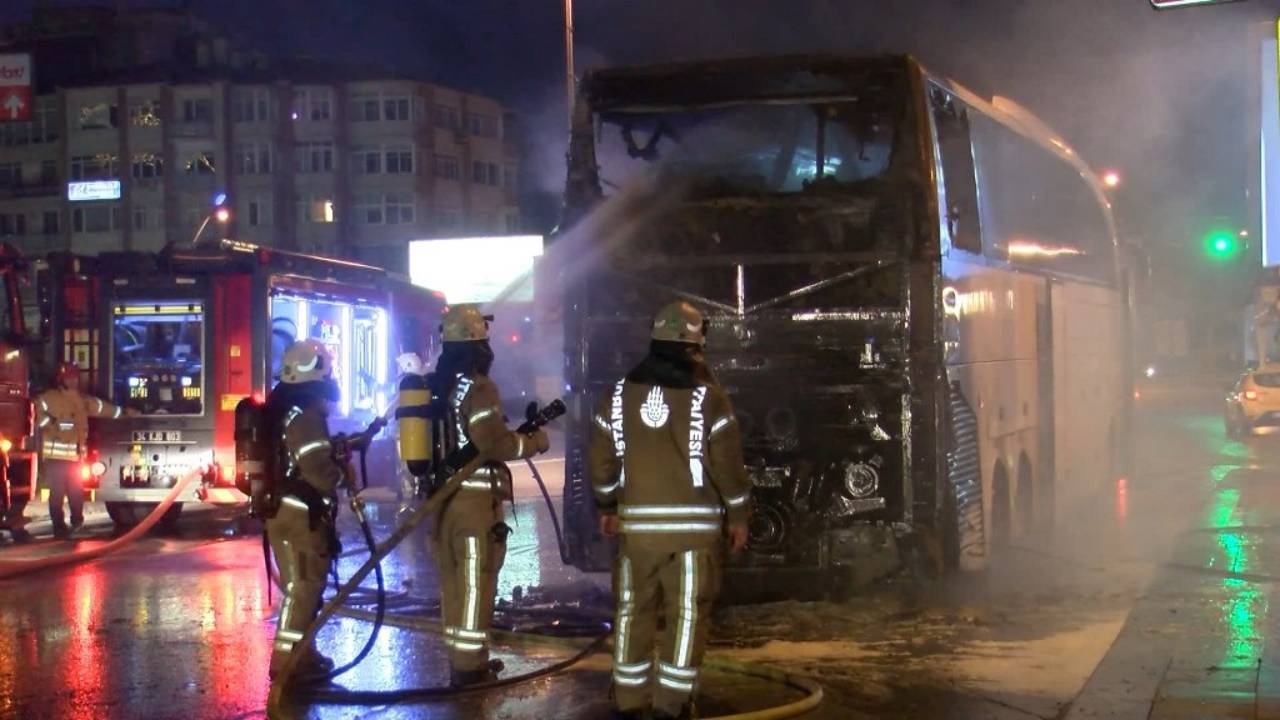 Arıza yapan otobüste yangın çıktı