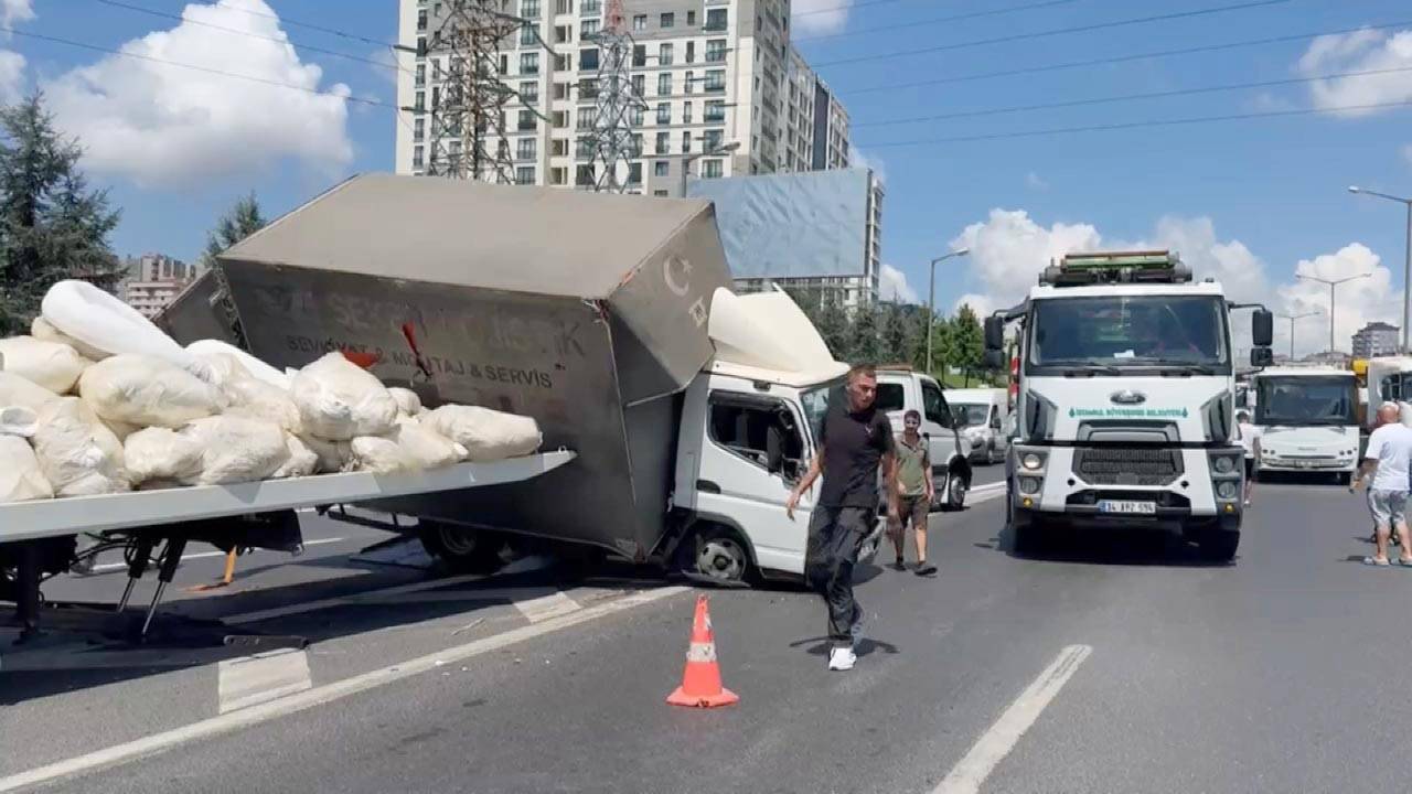 İstanbul'da kaza! TEM Otoyolu'nda kamyonet devrildi