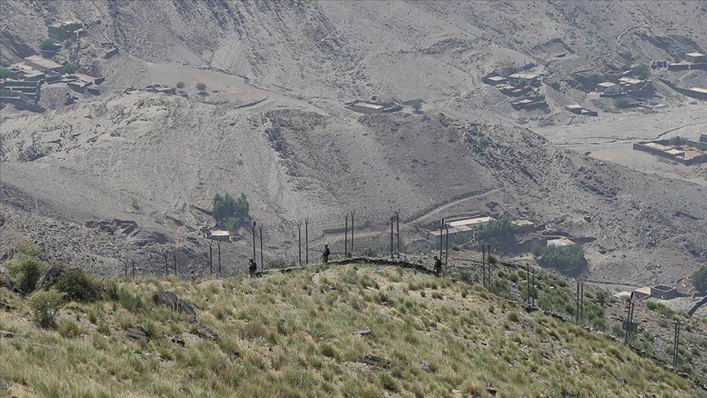 Afganistan ve Pakistan sınır güçleri arasında çatışma...