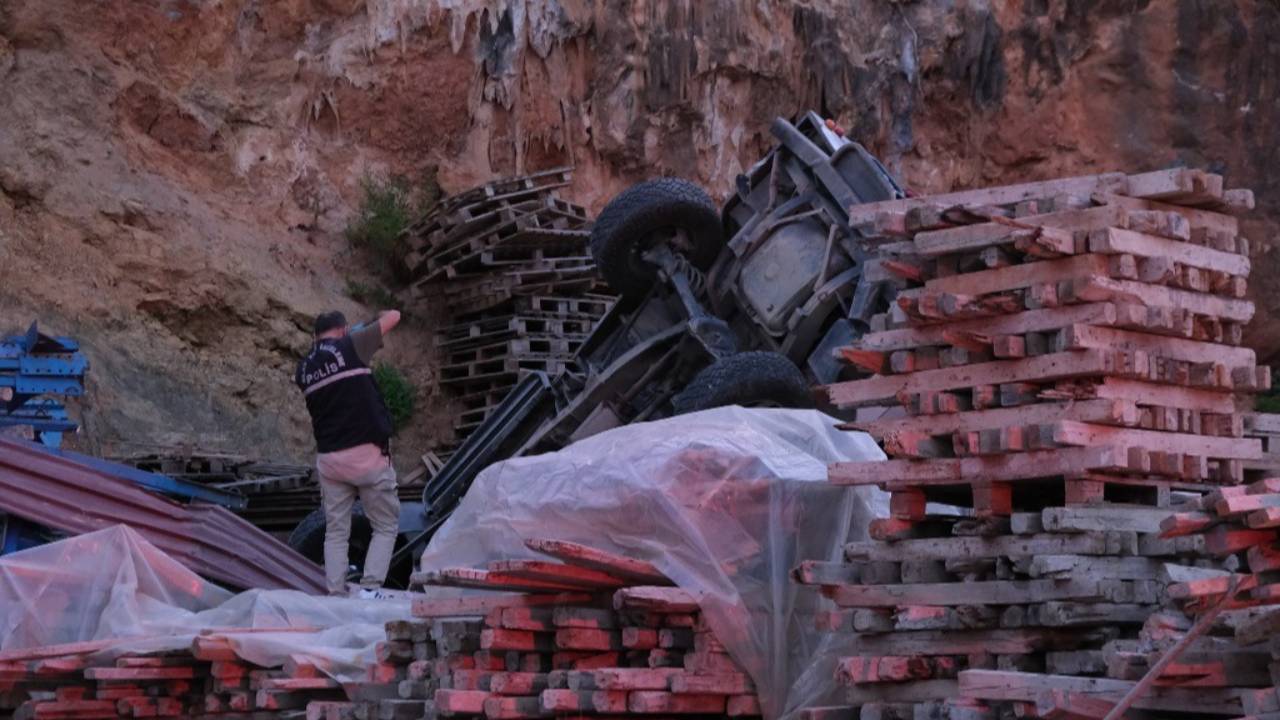 Antalya'da kahreden kaza... Anne öldü, bebeği yaralandı...