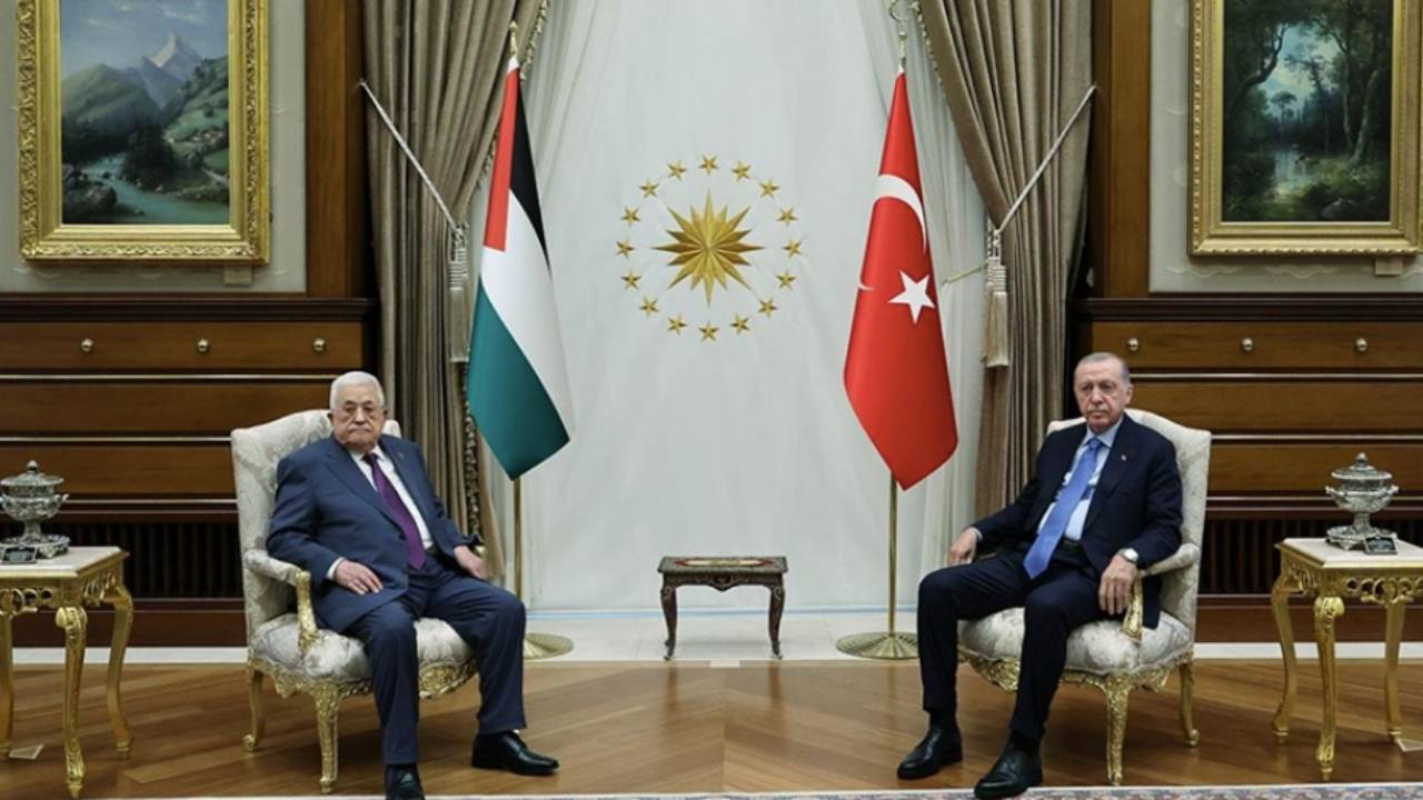 Cumhurbaşkanı Erdoğan, Filistin Devlet Başkanı Abbas ile bir görüştü