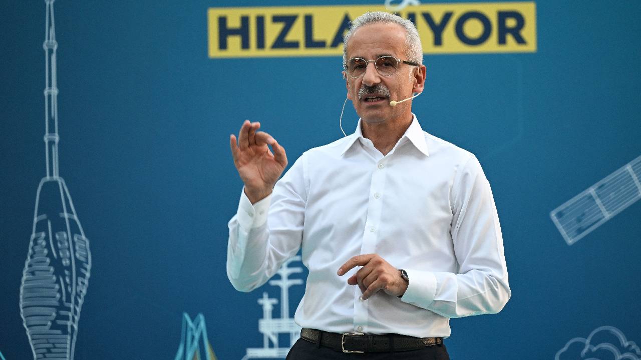 Bakan Uraloğlu'ndan Instagram açıklaması: Sorgulayalım!