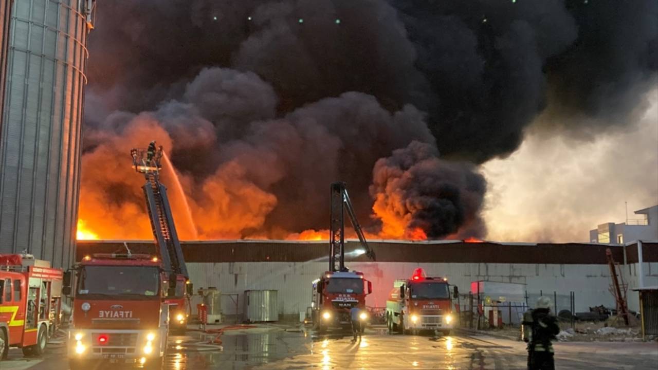 Gaziantep'te halı fabrikasında yangın!