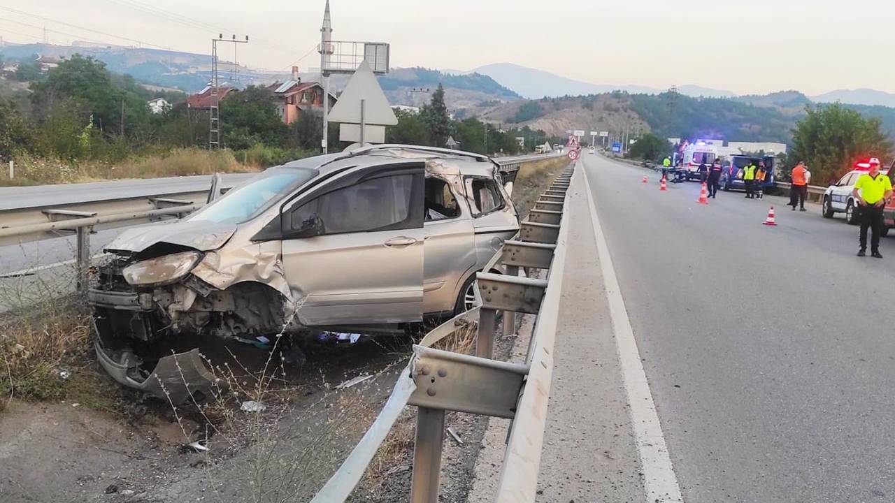 Çocuk ölümden kurtulamadı! Kaza yapan araçtan indi, başka araba çarptı