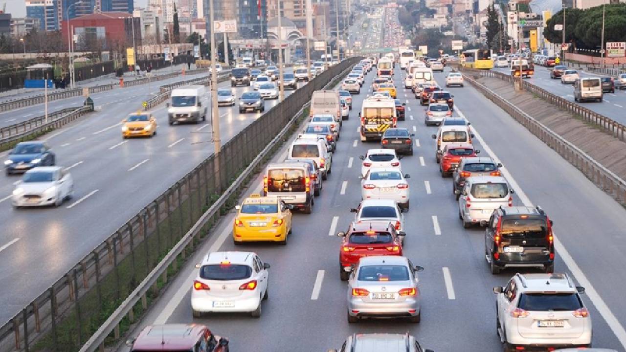 İstanbul'da bugün trafiğe kapatılan yollar