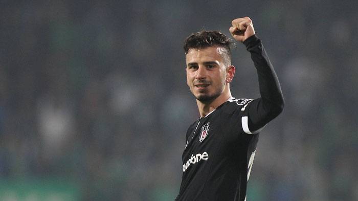 Oğuzhan Özyakup, futbolu bıraktığını açıkladı