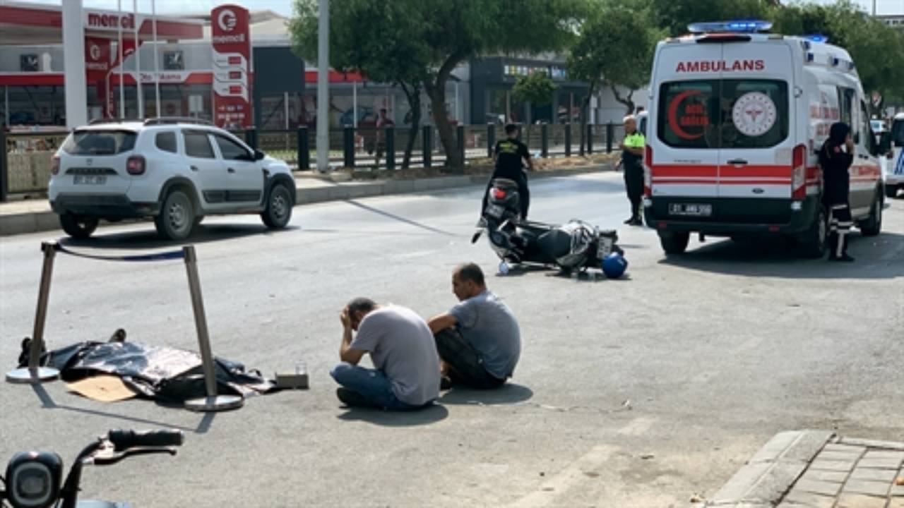 Adana'da TIR'a çarpan motosikletteki kadın öldü