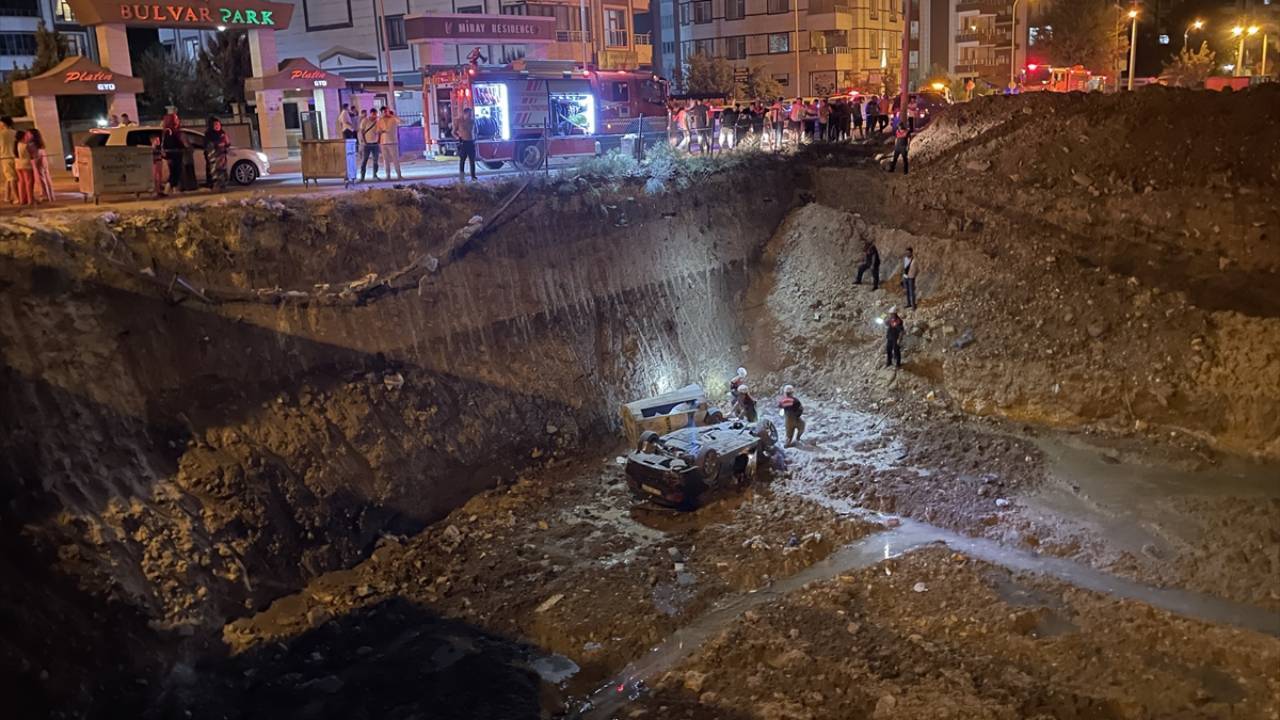 Şanlıurfa'da otomobil inşaat temeline düştü