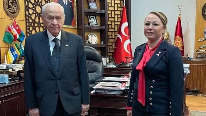 MHP MYK üyesi Aysun Bay istifa etti