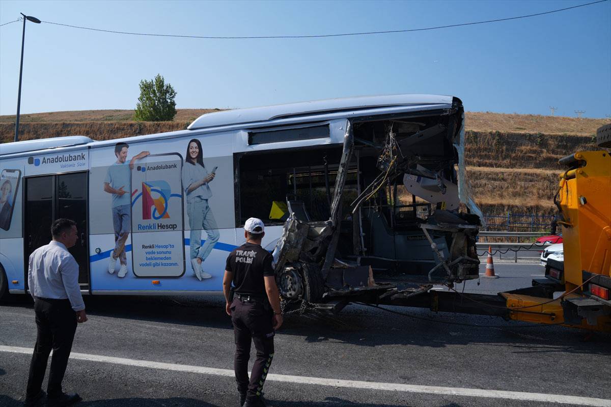 İstanbul'daki metrobüs kazasına ilişkin 5 kişi tutuklandı