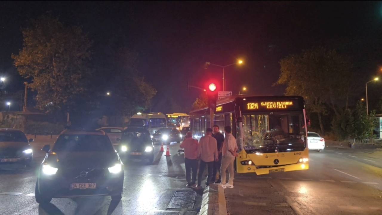 İstanbul'da İETT otobüsü skuterle çarpıştı...