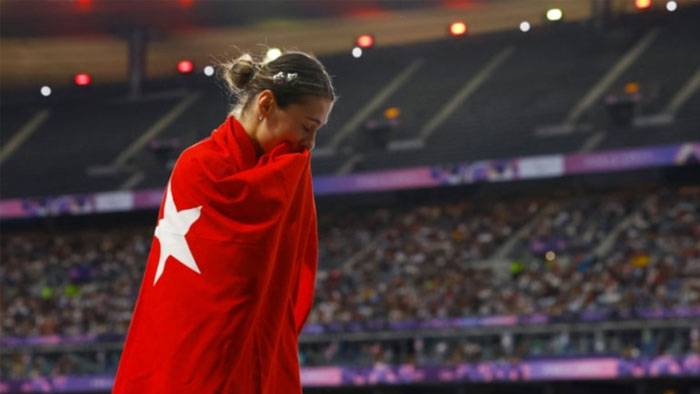 Aysel Önder'den Paris 2024 Paralimpik Oyunları'nda gümüş madalya