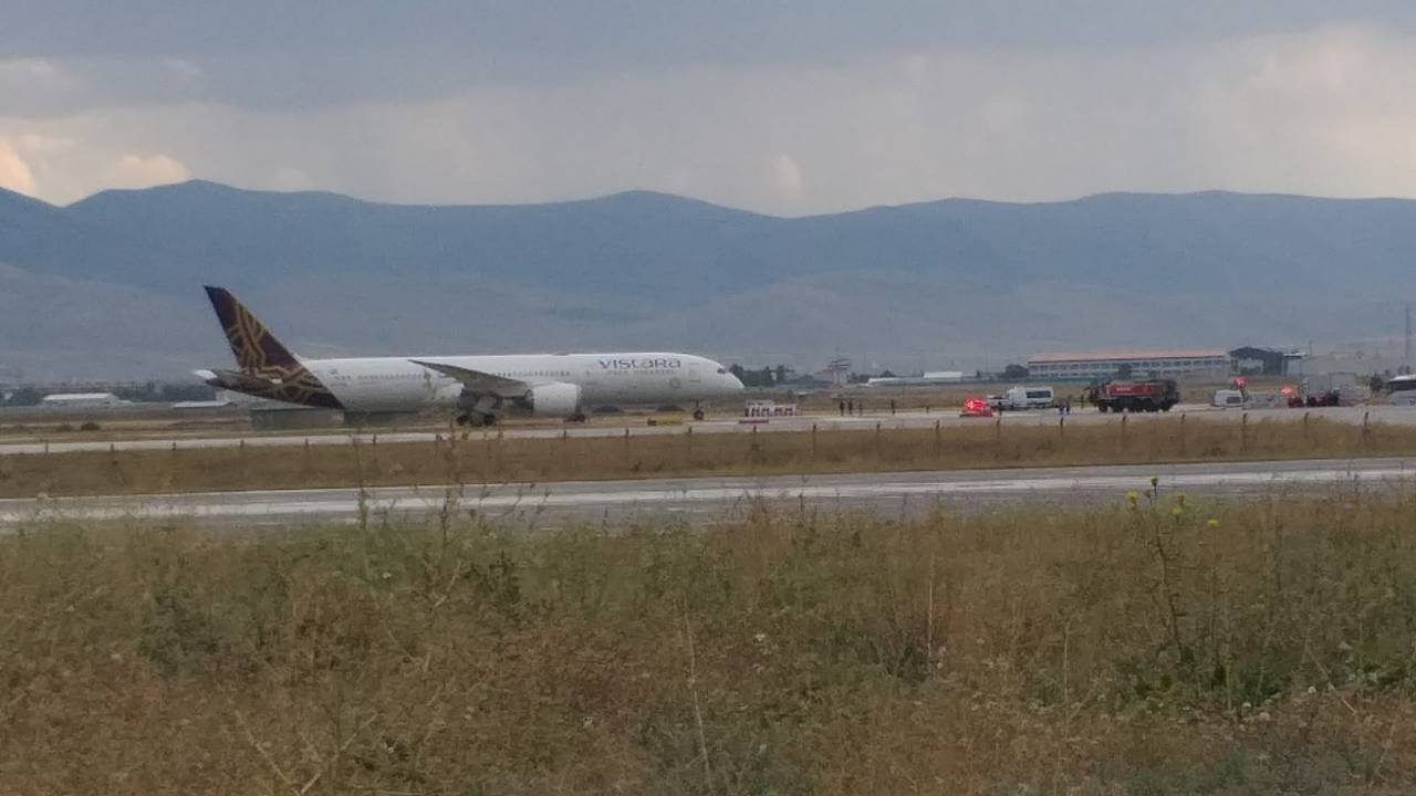 Erzurum Havalimanı'nda bomba paniği! Yolcular saatlerdir bekliyor!