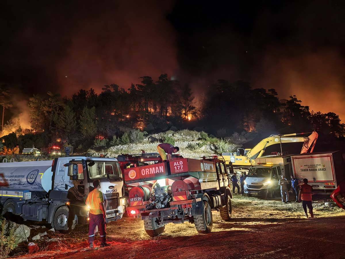 Muğla'da orman yangını büyüdü! Havadan ve karadan müdahale sürüyor