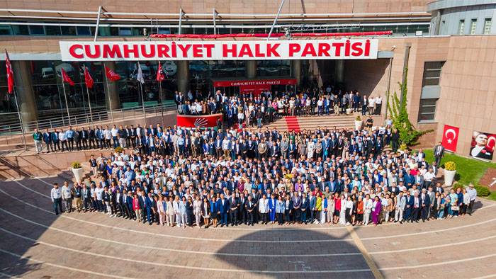 CHP Genel Başkanı Özel, Kurultay delegeleri ile buluştu