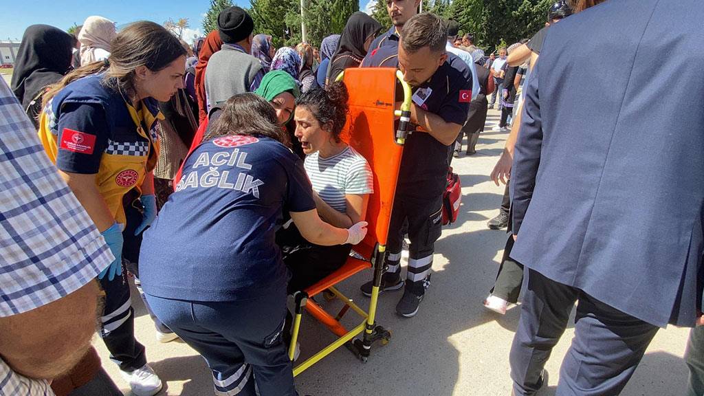 Şehidin kardeşi: Yanına koysalar! Sessizce otururum...