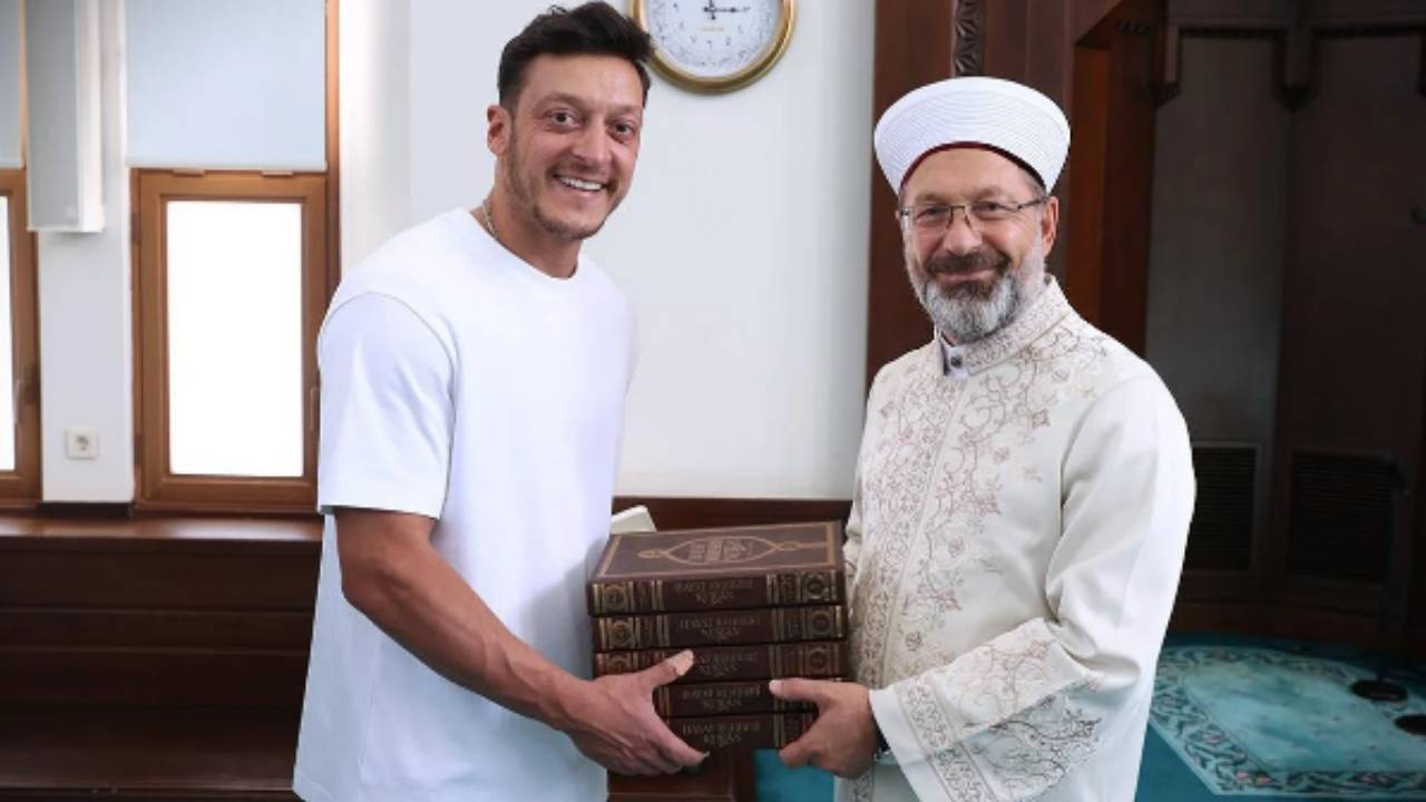 Diyanet İşleri Başkanı Erbaş'tan Mesut Özil'e teşekkür