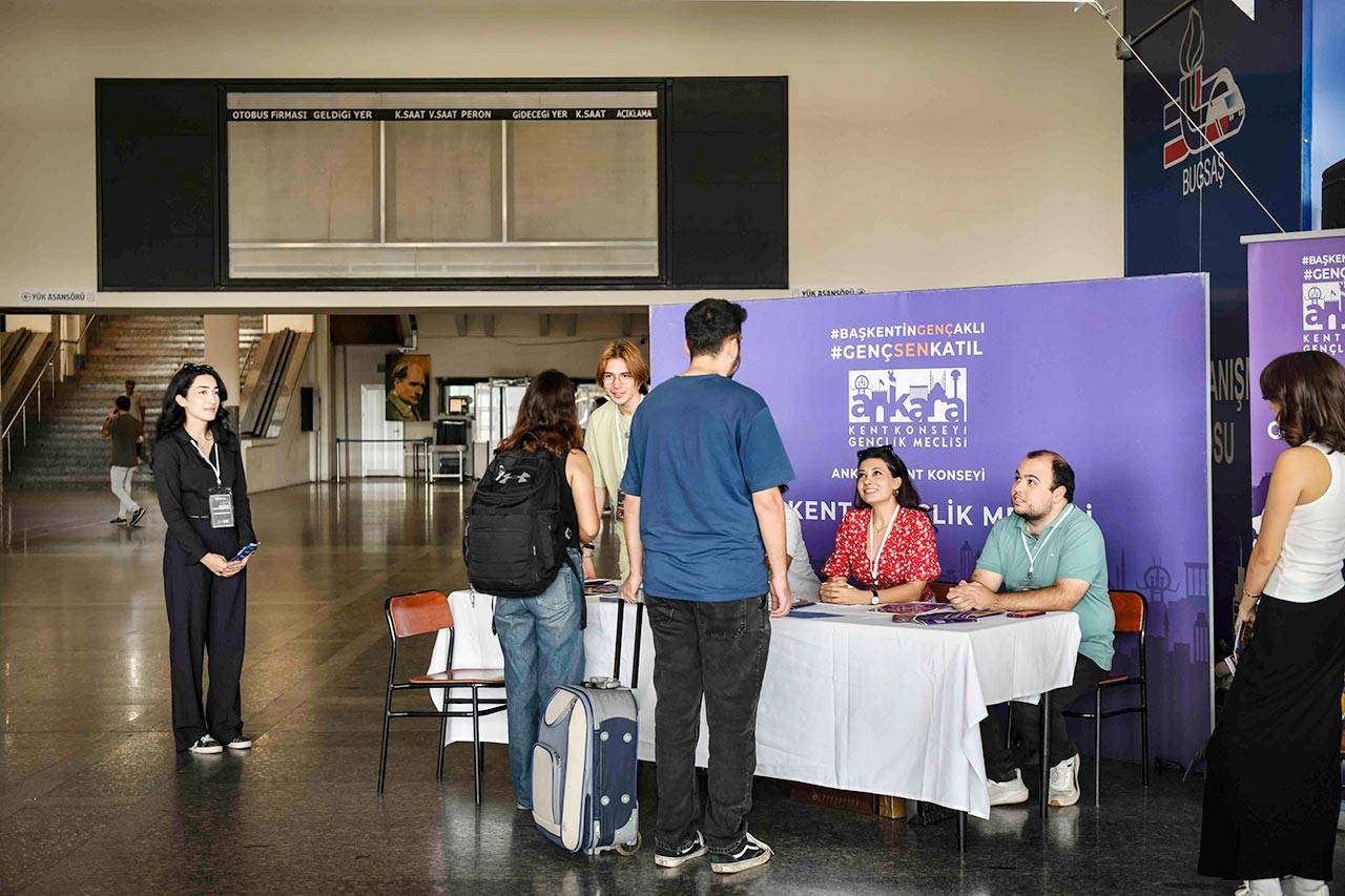 Büyükşehir, üniversite için gelen öğrencileri AŞTİ'de karşılıyor!