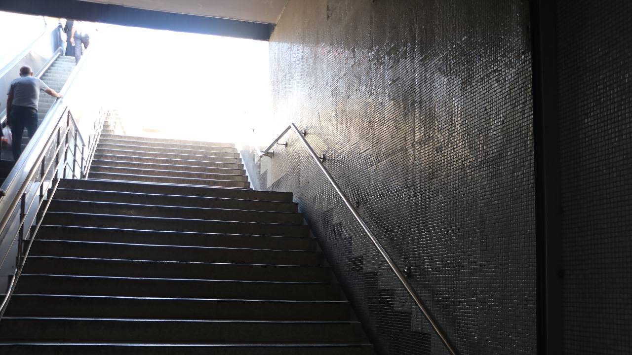 Boşanma aşamasındaki eşini metroda tabancayla öldürdü