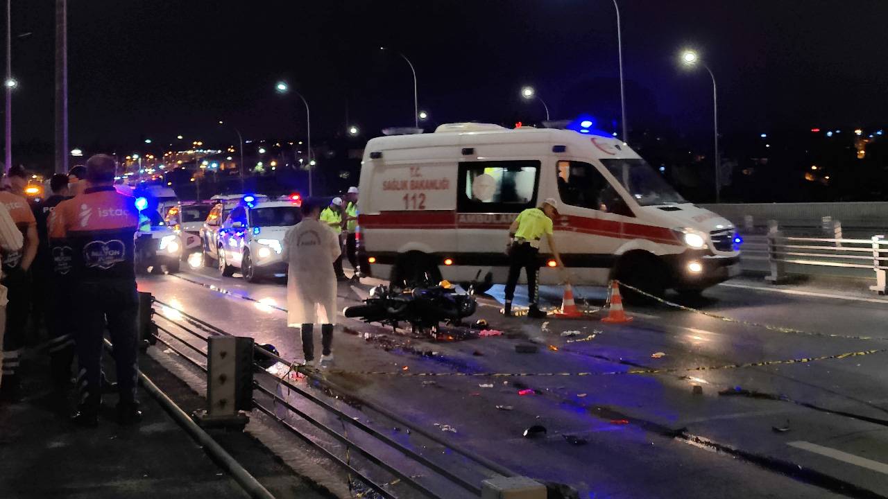 İstanbul'da belediye aracına çarpan motosikletli öldü