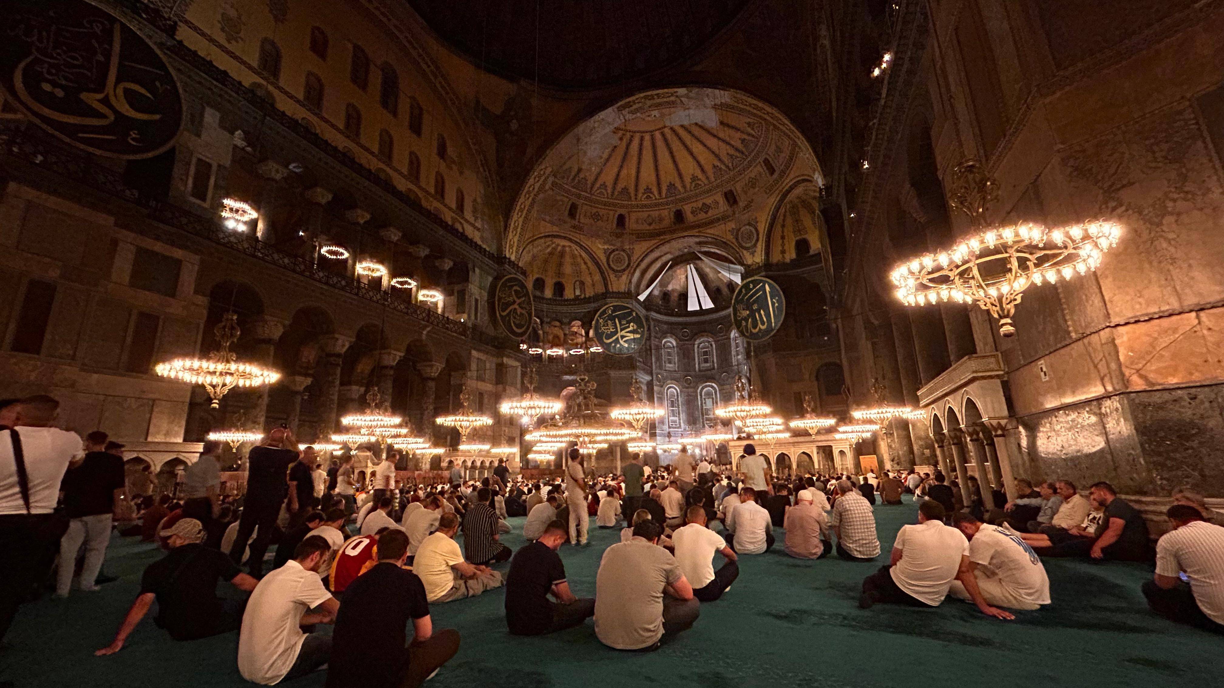 Çamlıca Camii'nde Mevlit Kandili dualarla idrak edildi