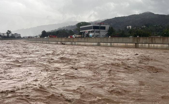 Artvin'de sağanak: Heyelan ve taşkınlar nedeniyle 32 köy yolu kapandı