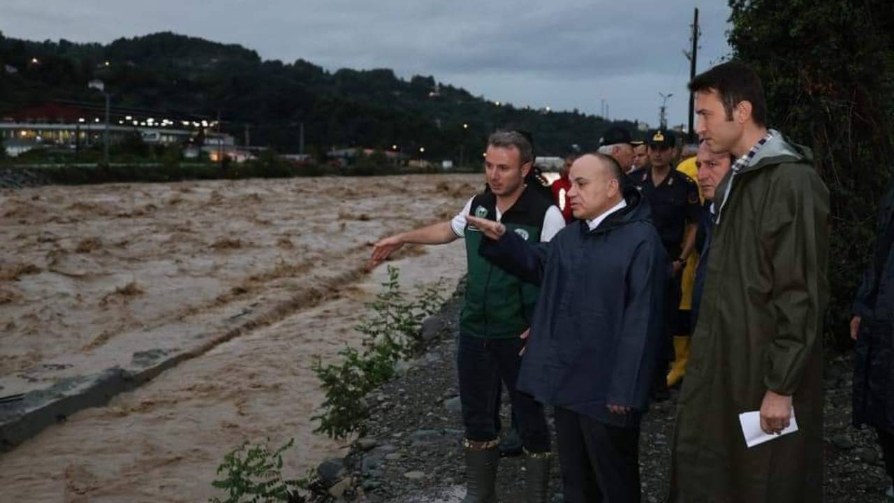 Artvin'de sağanak yağış etkili oldu