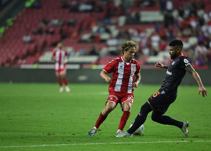 Başakşehir ilk kez yenildi, Samsunspor 3 puanı aldı